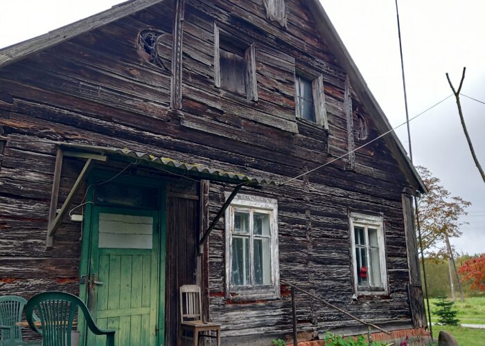 Parduodamas dviejų kambarių butas su žemės sklypu Kukarskės k., Šakių r. prie Nemuno, vos 2 km iki Jurbarko