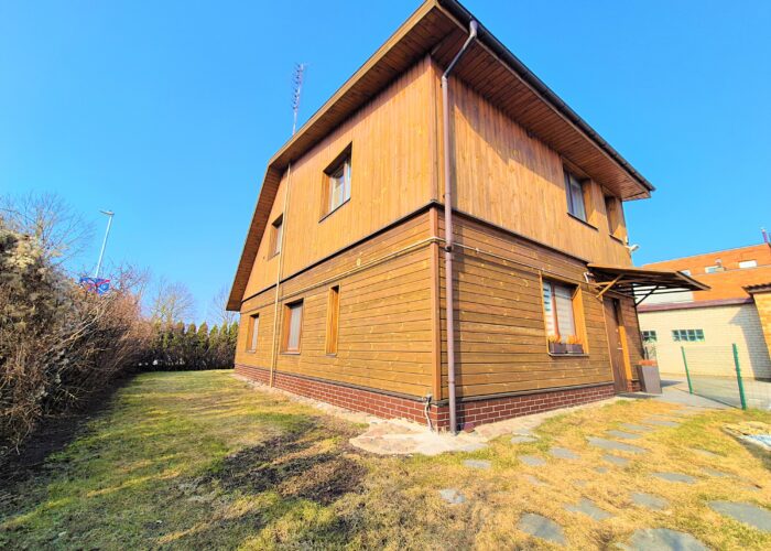 Parduodami jaukūs, pilnai paruošti gyvenimui namai Smėlynės g., Panevėžyje