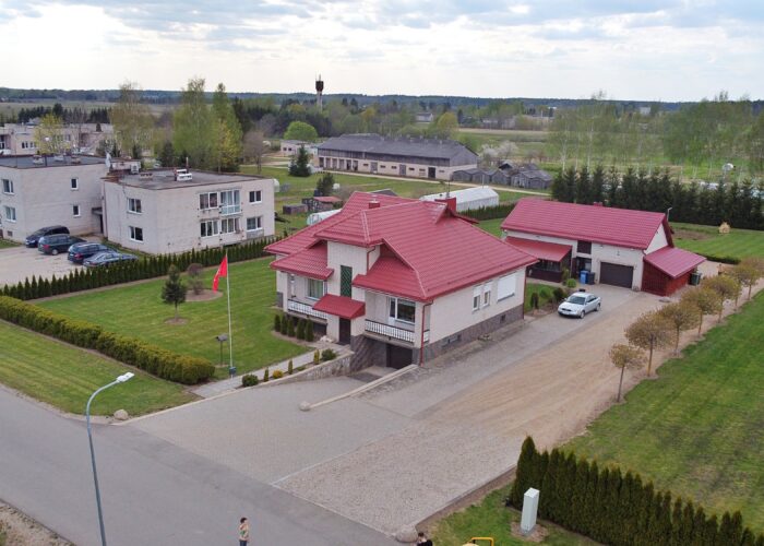 Parduodamas erdvus ir kokybiškai įrengtas namas su dideliu sklypu Bajorų k., Rokiškio r.