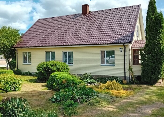 Parduodama rąstinė sodyba Kiemėnų k., Pasvalio r.